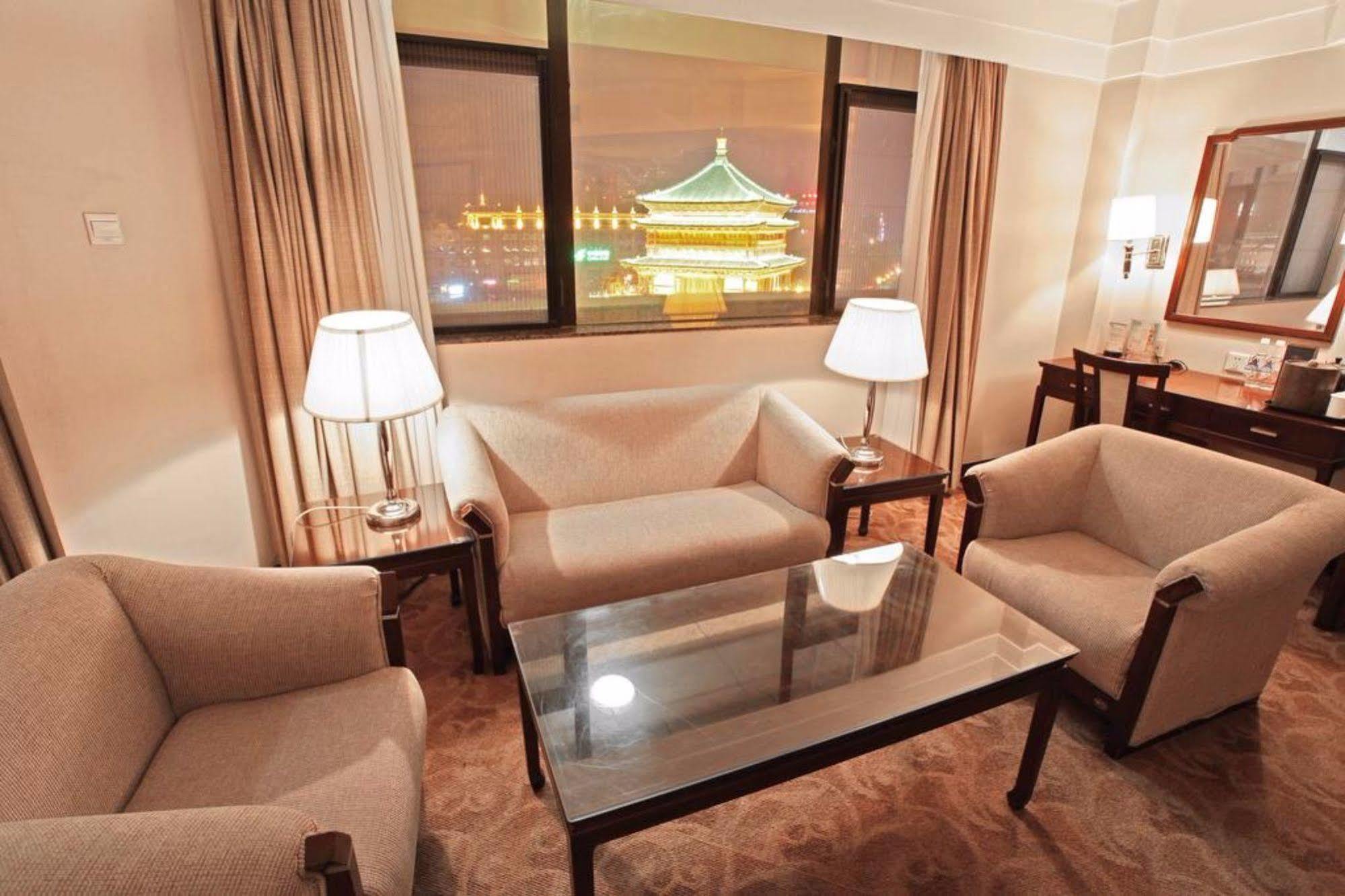 Ramada By Wyndham Xian Bell Tower Hotell Exteriör bild